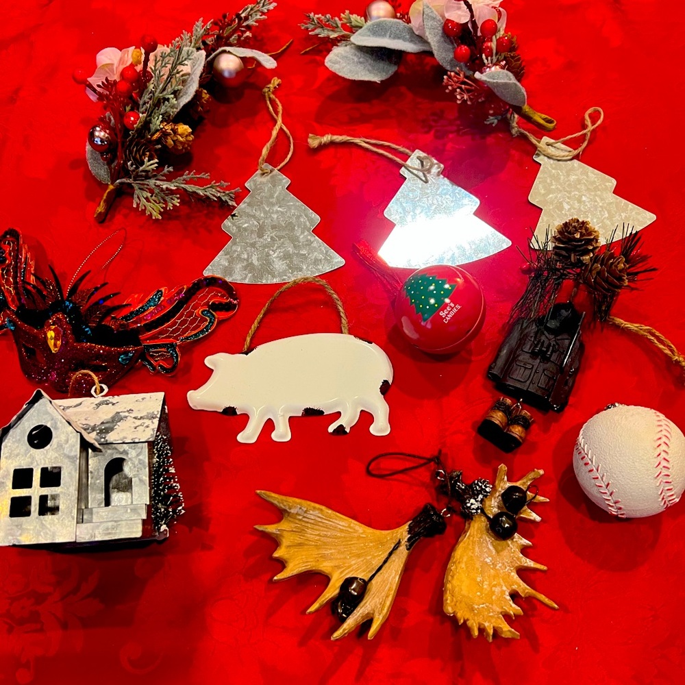Various wooden & metal Vintage Decorations